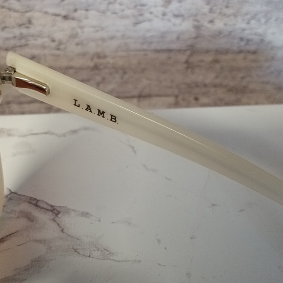 LAMB L.A.M.B Gwen Stefani Sunglasses & Case - Picture 5 of 10